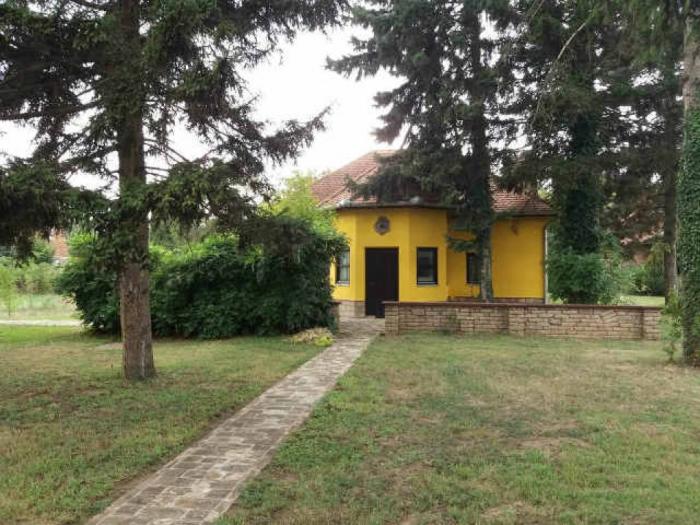 kuća sa pratećim objektima kraj tise u senti besplatni mali oglasi