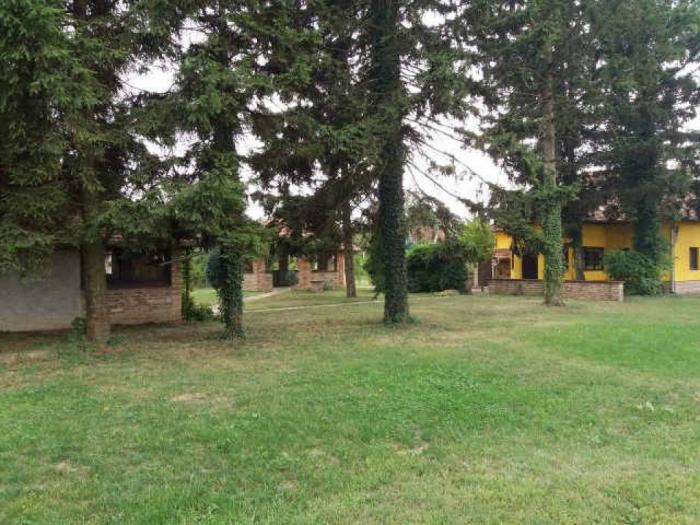 kuća sa pratećim objektima kraj tise u senti besplatni mali oglasi