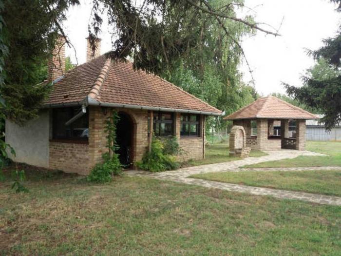 kuća sa pratećim objektima kraj tise u senti besplatni mali oglasi