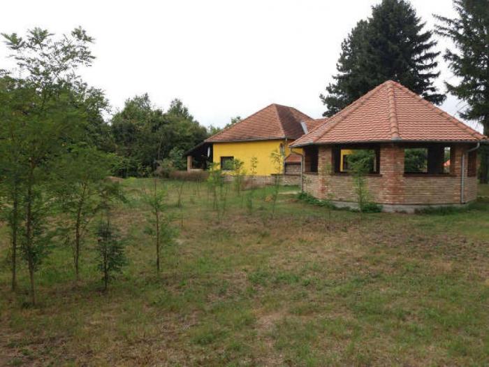 kuća sa pratećim objektima kraj tise u senti besplatni mali oglasi
