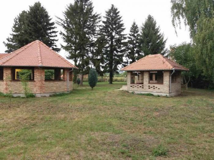 kuća sa pratećim objektima kraj tise u senti besplatni mali oglasi