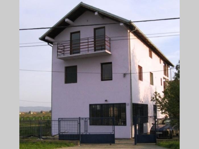 275m2, porodična kuća sa 3 stana, borča, 6a placa besplatni mali oglasi