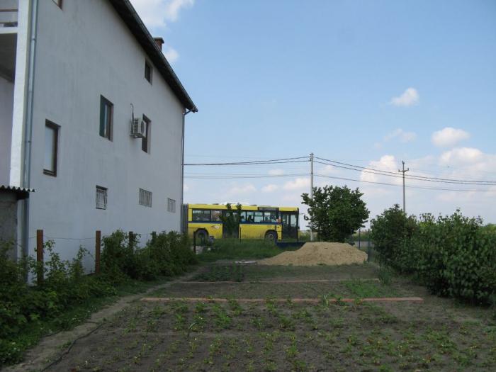 275m2, porodična kuća sa 3 stana, borča, 6a placa besplatni mali oglasi