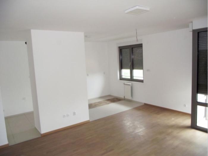 4 0, 106m2, kod vojislava ilića, sporedna mirna ulica besplatni mali oglasi