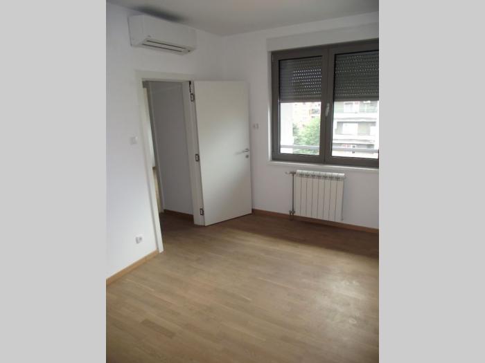 4 0, 106m2, kod vojislava ilića, sporedna mirna ulica besplatni mali oglasi