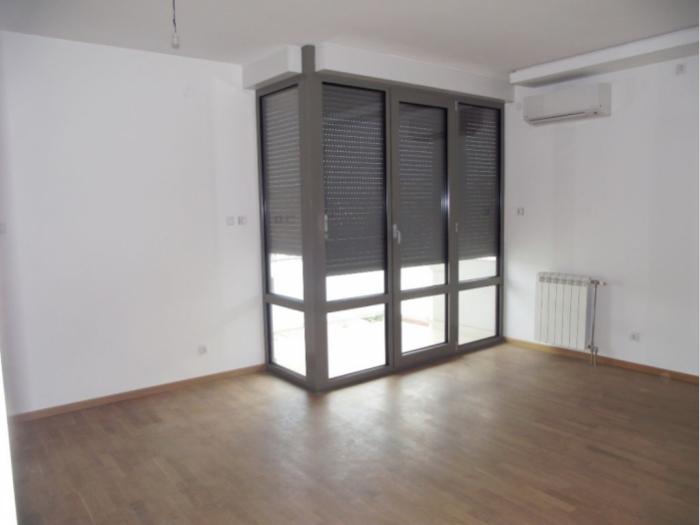 4 0, 106m2, kod vojislava ilića, sporedna mirna ulica besplatni mali oglasi