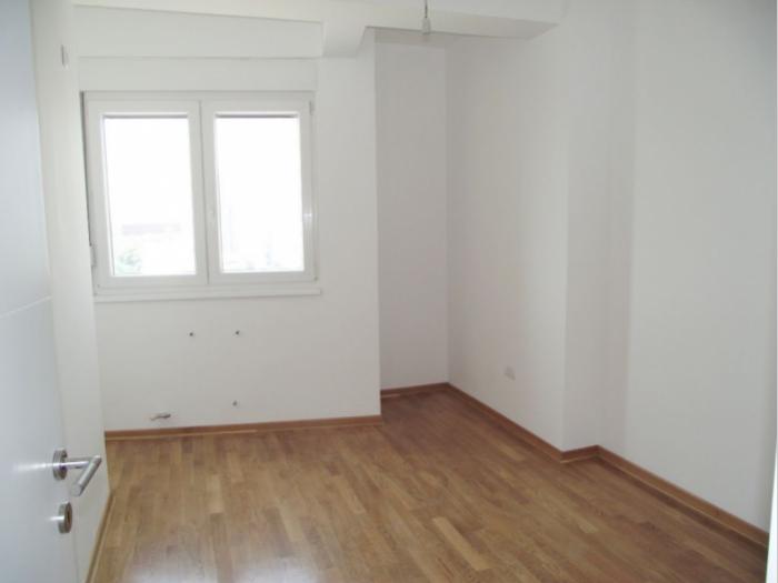 4 0, 117m2, crveni krst, vojislava ilića, novo besplatni mali oglasi