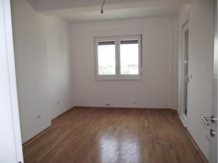 4 0, 117m2, crveni krst, vojislava ilića, novo besplatni mali oglasi