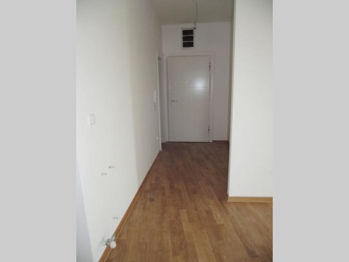 4 0, 117m2, crveni krst, vojislava ilića, novo besplatni mali oglasi