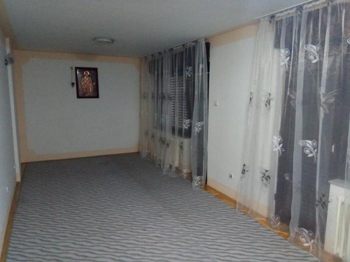 višnjica, kuća sa 4 stana i pogledom na dunav besplatni mali oglasi