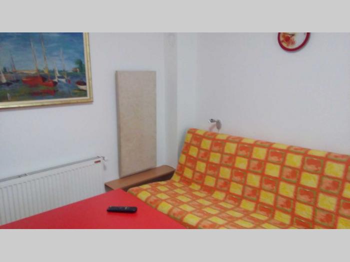 izdajem nameštenu garsonjeru u nišu besplatni mali oglasi