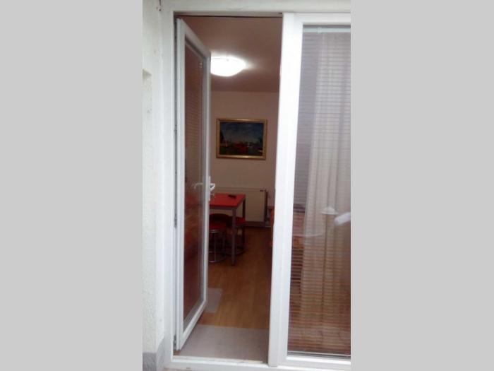 izdajem nameštenu garsonjeru u nišu besplatni mali oglasi