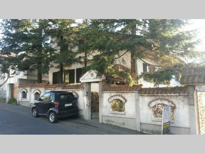vila, zvezdara, 185 m2,na 4 ara placa besplatni mali oglasi