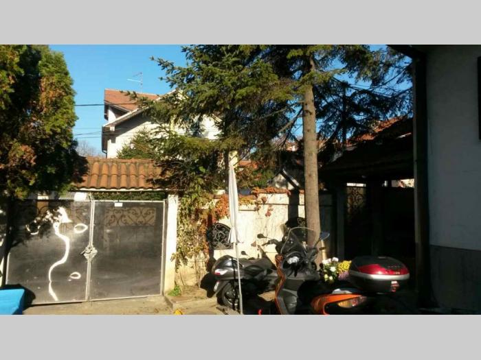 vila, zvezdara, 185 m2,na 4 ara placa besplatni mali oglasi