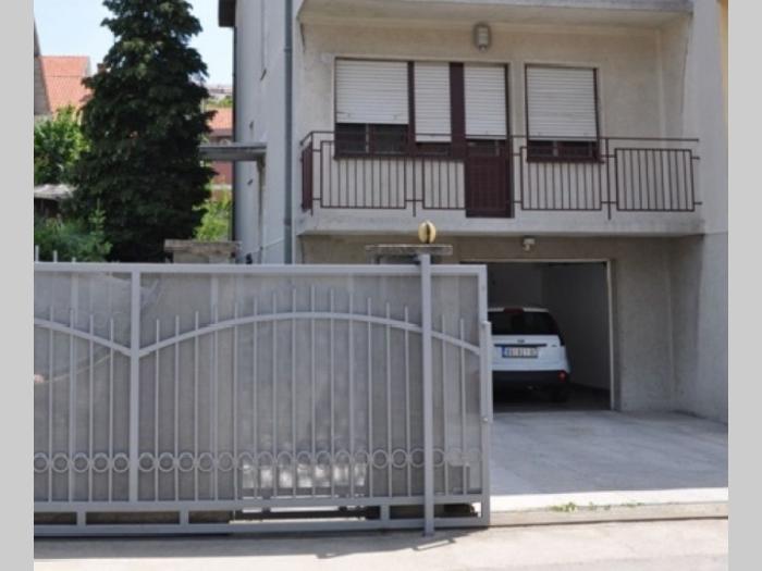 zamena kuće u kaluđerici za manji stan besplatni mali oglasi