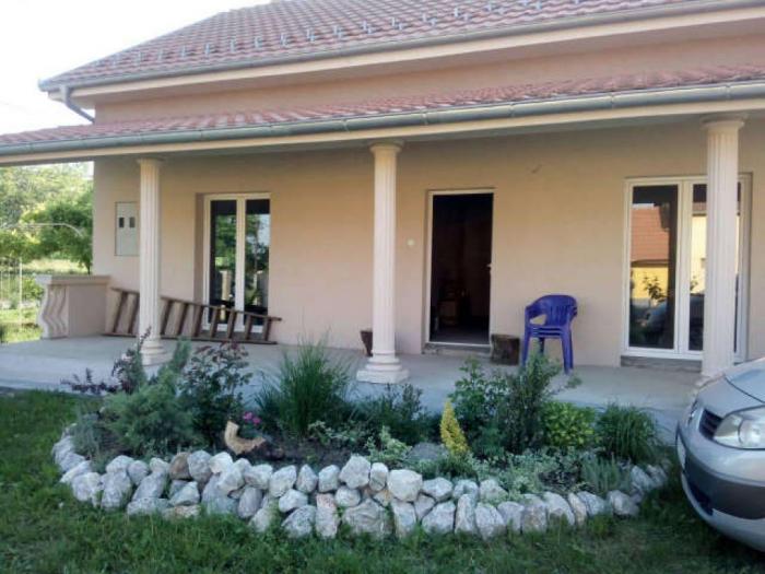 spratna kuća nadomak reke save boljevci, surčin besplatni mali oglasi