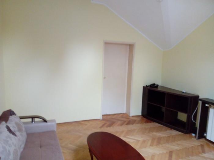 izdavanje, savski venac, užička, stan u kući 80m2 besplatni mali oglasi