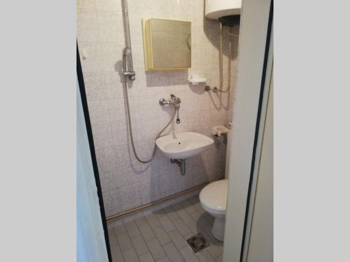 izdavanje, savski venac, užička, stan u kući 80m2 besplatni mali oglasi