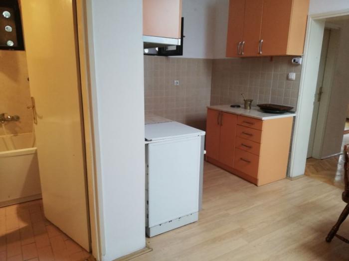 izdavanje, savski venac, užička, stan u kući 80m2 besplatni mali oglasi