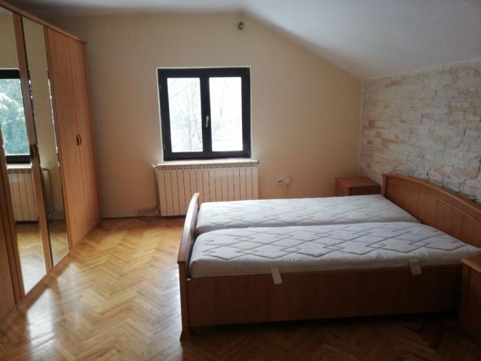 izdavanje, savski venac, užička, stan u kući 80m2 besplatni mali oglasi
