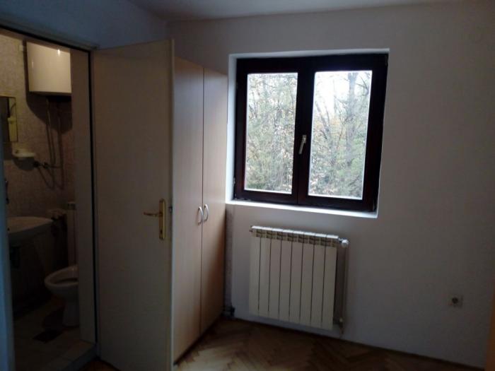 izdavanje, savski venac, užička, stan u kući 80m2 besplatni mali oglasi