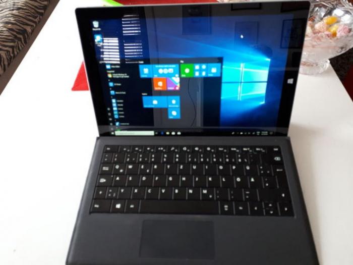 prodaja microsoft surace windows 10 2u1 (tablet, laptop) besplatni mali oglasi