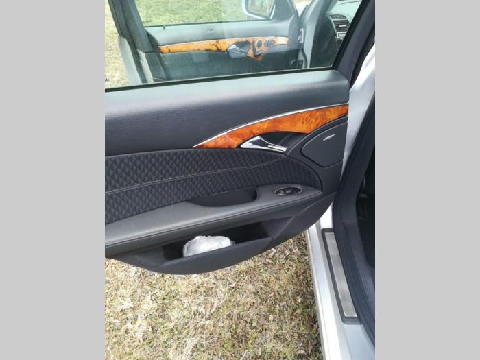 mercedes benz e 220 besplatni mali oglasi