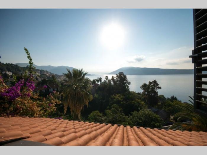 herceg novi, stari grad kuća 280m2 besplatni mali oglasi