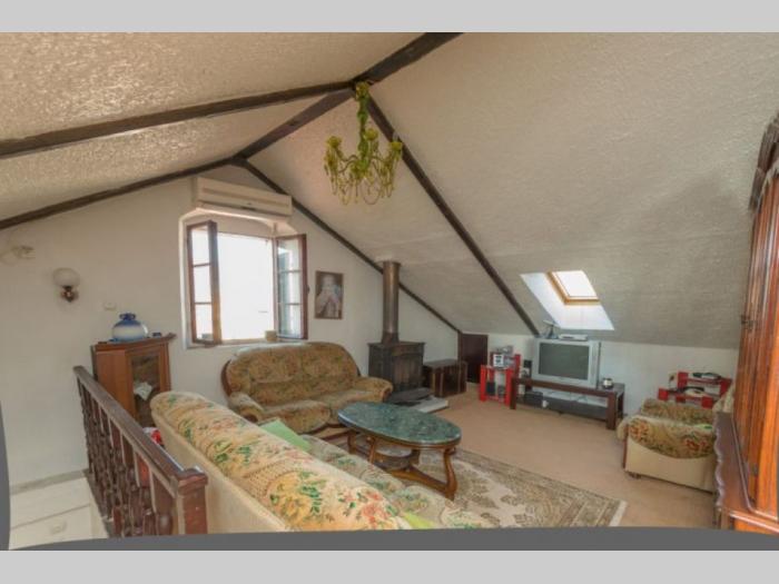 herceg novi, stari grad kuća 280m2 besplatni mali oglasi