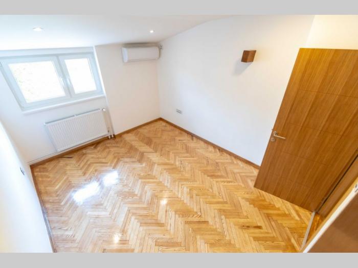 izdavanje, košutnjak, kuća 400m2, u blizini škole besplatni mali oglasi