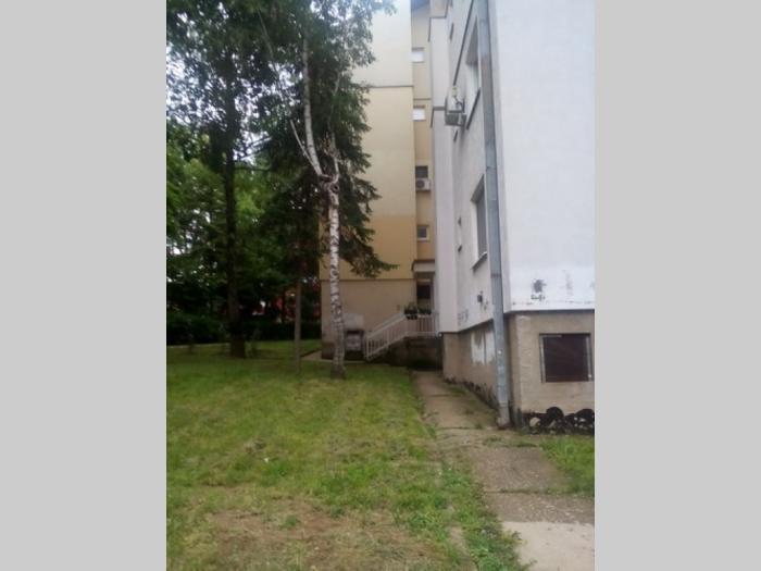 stan petlovo brdo, trosoban 72 m2, bubanjskih žrtava besplatni mali oglasi