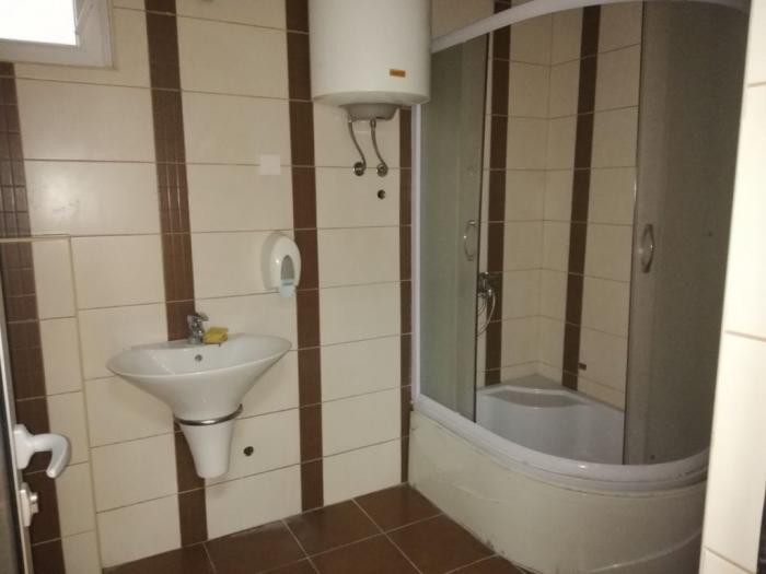 poslovno stambena zgrada na lekinom brdu, u blizini crkve besplatni mali oglasi