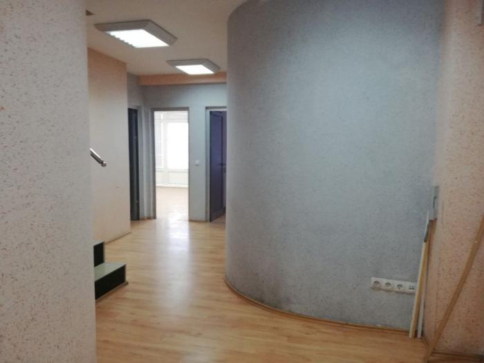 poslovno stambena zgrada na lekinom brdu, u blizini crkve besplatni mali oglasi