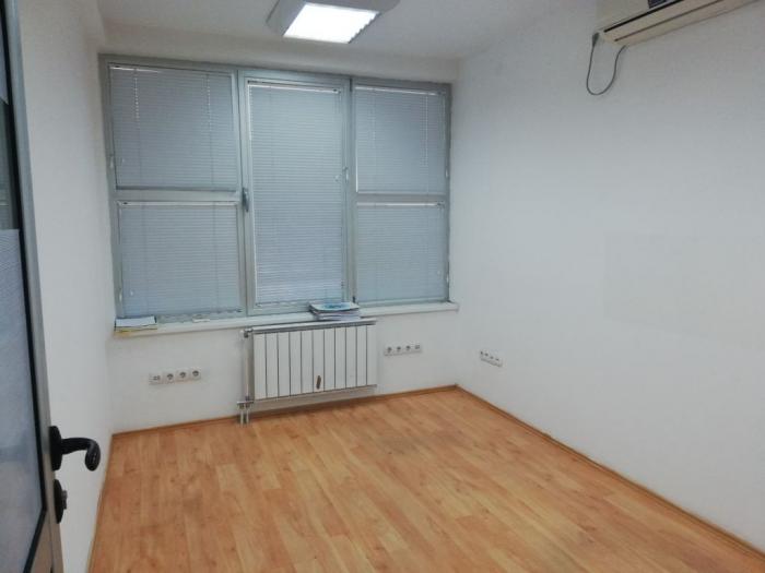 poslovno stambena zgrada na lekinom brdu, u blizini crkve besplatni mali oglasi