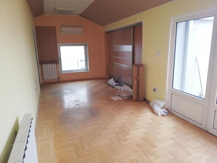 poslovno stambena zgrada na lekinom brdu, u blizini crkve besplatni mali oglasi