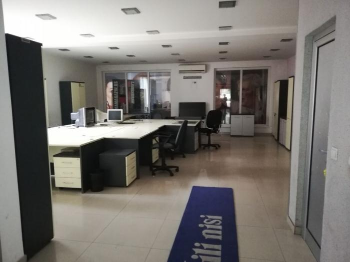 poslovno stambena zgrada na lekinom brdu, u blizini crkve besplatni mali oglasi