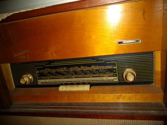 starinska komoda sa radiom i gramofonom besplatni mali oglasi