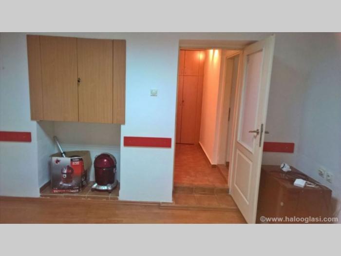 ulični lokal 60m2 zemun, karađorđev trg besplatni mali oglasi