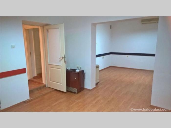 ulični lokal 60m2 zemun, karađorđev trg besplatni mali oglasi