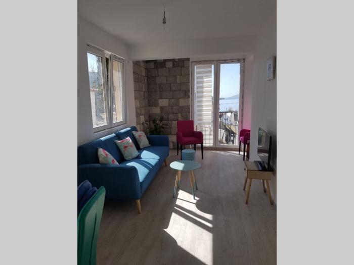 kumbor stan 26m2 20m2 terasa, blizu mora, novo besplatni mali oglasi