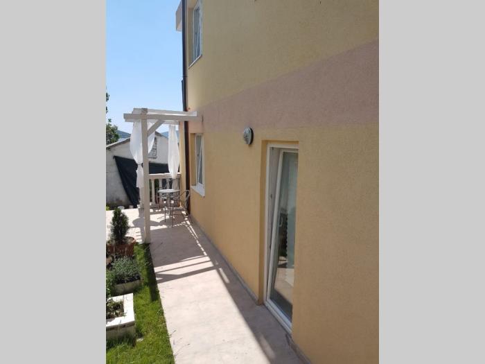 kumbor stan 26m2 20m2 terasa, blizu mora, novo besplatni mali oglasi