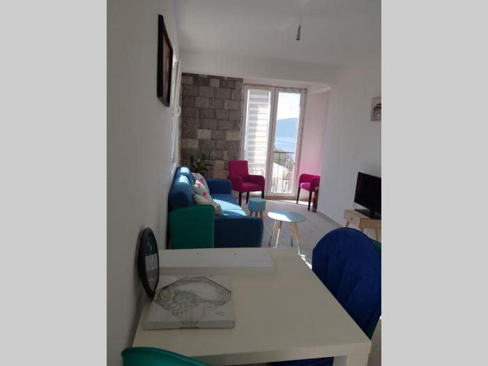 kumbor stan 26m2 20m2 terasa, blizu mora, novo besplatni mali oglasi