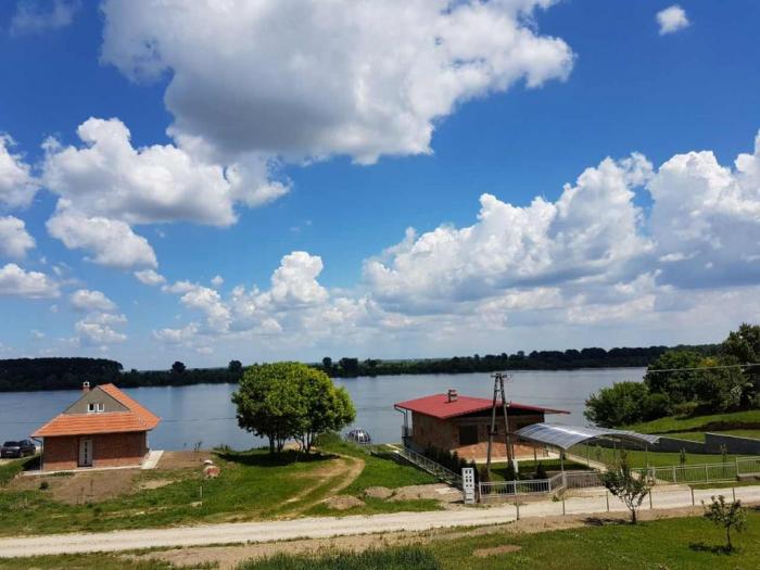 prodajem plac na samoj obali dunava besplatni mali oglasi