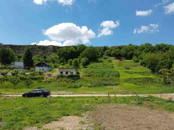 prodajem plac na samoj obali dunava besplatni mali oglasi