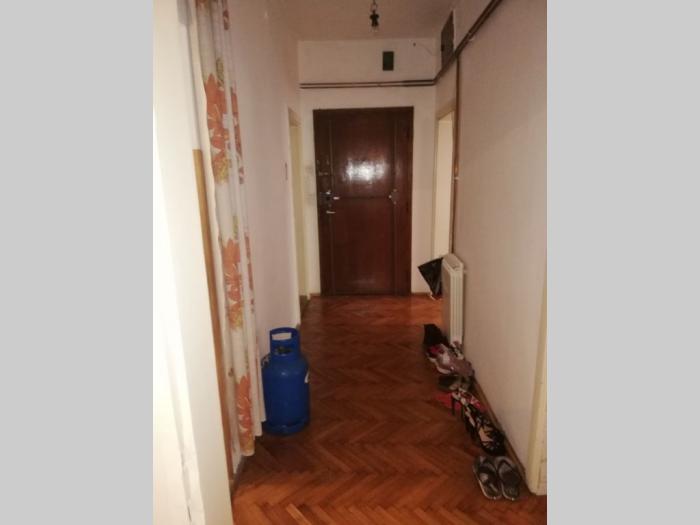 zemun, 22 oktobra, stan 63m2 besplatni mali oglasi