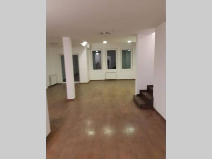 šestosobna kuća od 320m2 u karingtonki besplatni mali oglasi