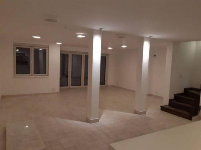 šestosobna kuća od 320m2 u karingtonki besplatni mali oglasi