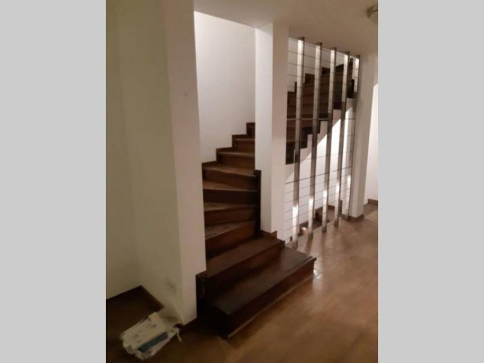 šestosobna kuća od 320m2 u karingtonki besplatni mali oglasi