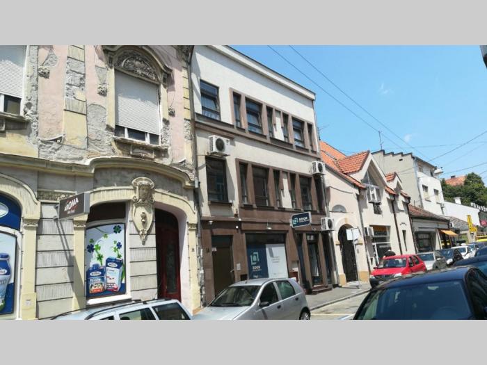 prodajem lux dvosoban stan u centru zemuna besplatni mali oglasi
