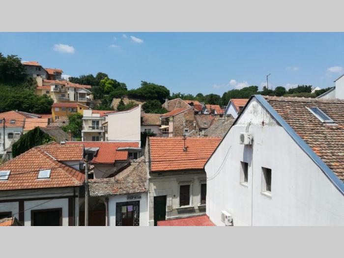 prodajem lux dvosoban stan u centru zemuna besplatni mali oglasi